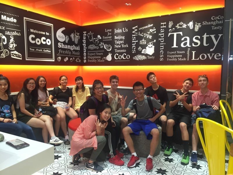 83020-high-school-summer-abroad-shanghai-group-picture-at-restaurant-hssa-china-shanghai-chinese-language-culture-1-1750854274.jpg