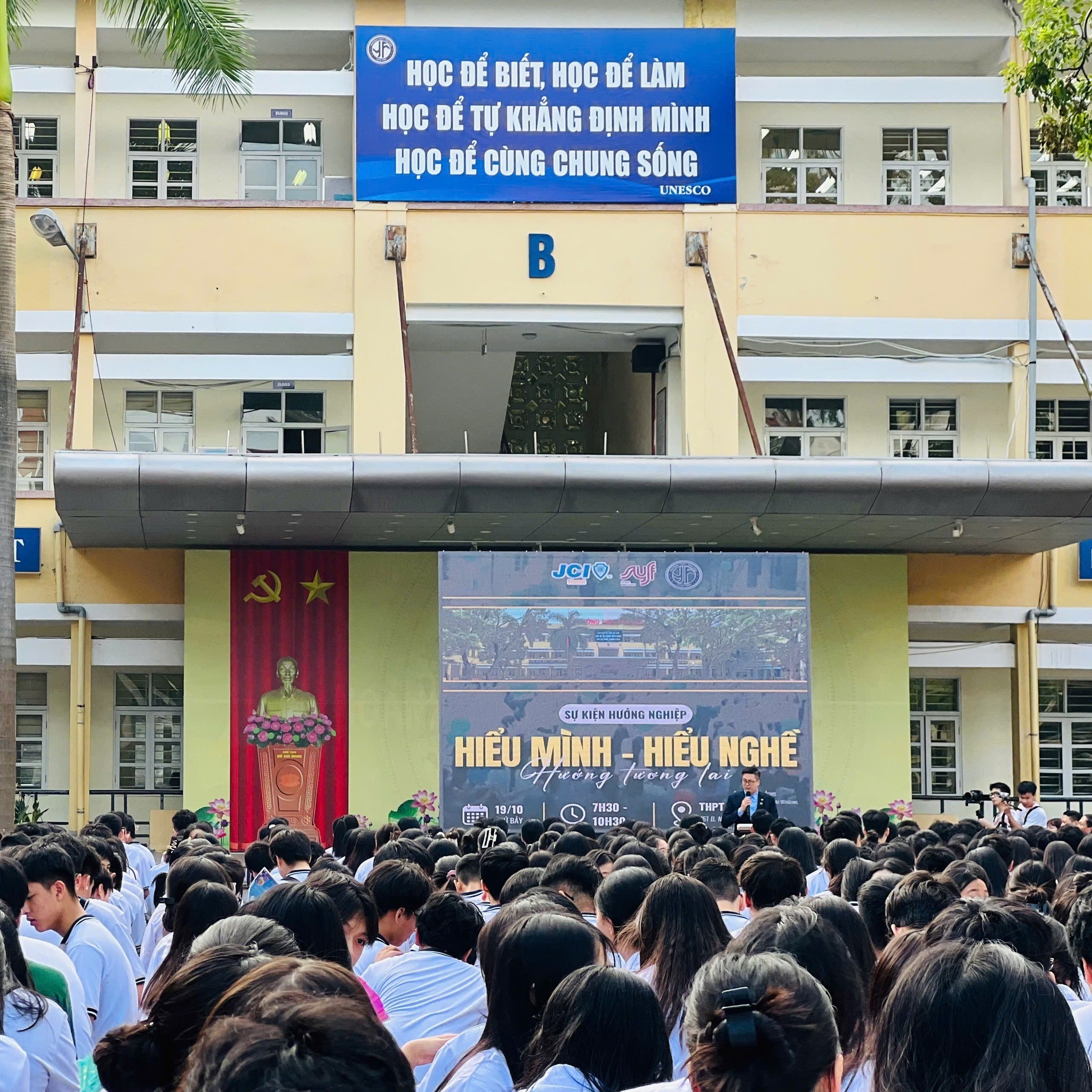 Ngày hội nghề nghiệp tại THPT Yên Hòa – Cầu nối sáng tạo từ Viện Giáo dục Toàn cầu đến từng học sinh