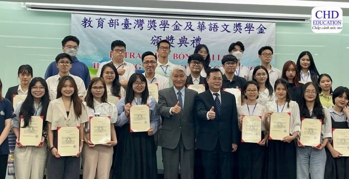 hoc-bong-chinh-phu-dai-loan-1751286569.jpg