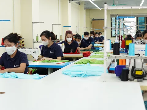 Đồng Phục Nam Phương giải bài toán chất lượng đồng phục công nhân cho nhà máy