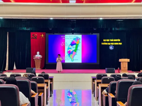 Chia sẻ định hướng công việc cùng sinh viên trường Đại học Khoa học - Đại học Thái Nguyên