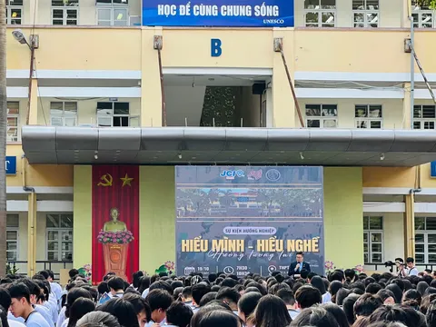 Ngày hội nghề nghiệp tại THPT Yên Hòa – Cầu nối sáng tạo từ Viện Giáo dục Toàn cầu đến từng học sinh