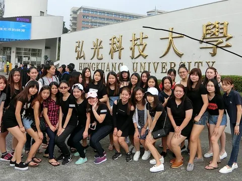 Du học Đài Loan: Từ sân khấu học đường đến cánh cửa showbiz