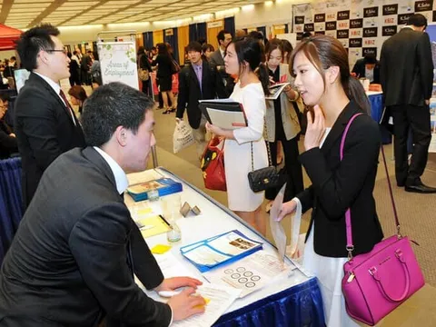 Từ giảng đường đến doanh nghiệp: Bí quyết tìm việc làm tại Đài Loan cho sinh viên du học